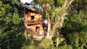 Casa Rústica Cinematográfica na Cachoeira